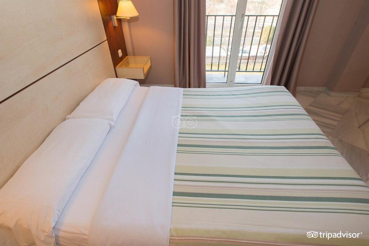 Hotel Villa Blanca Albolote Bagian luar foto